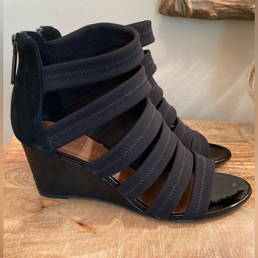 Donald Pliner Jones Black Wedge Heels